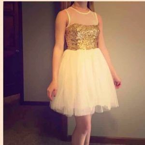 Precious fun party dress! Great for homecoming!